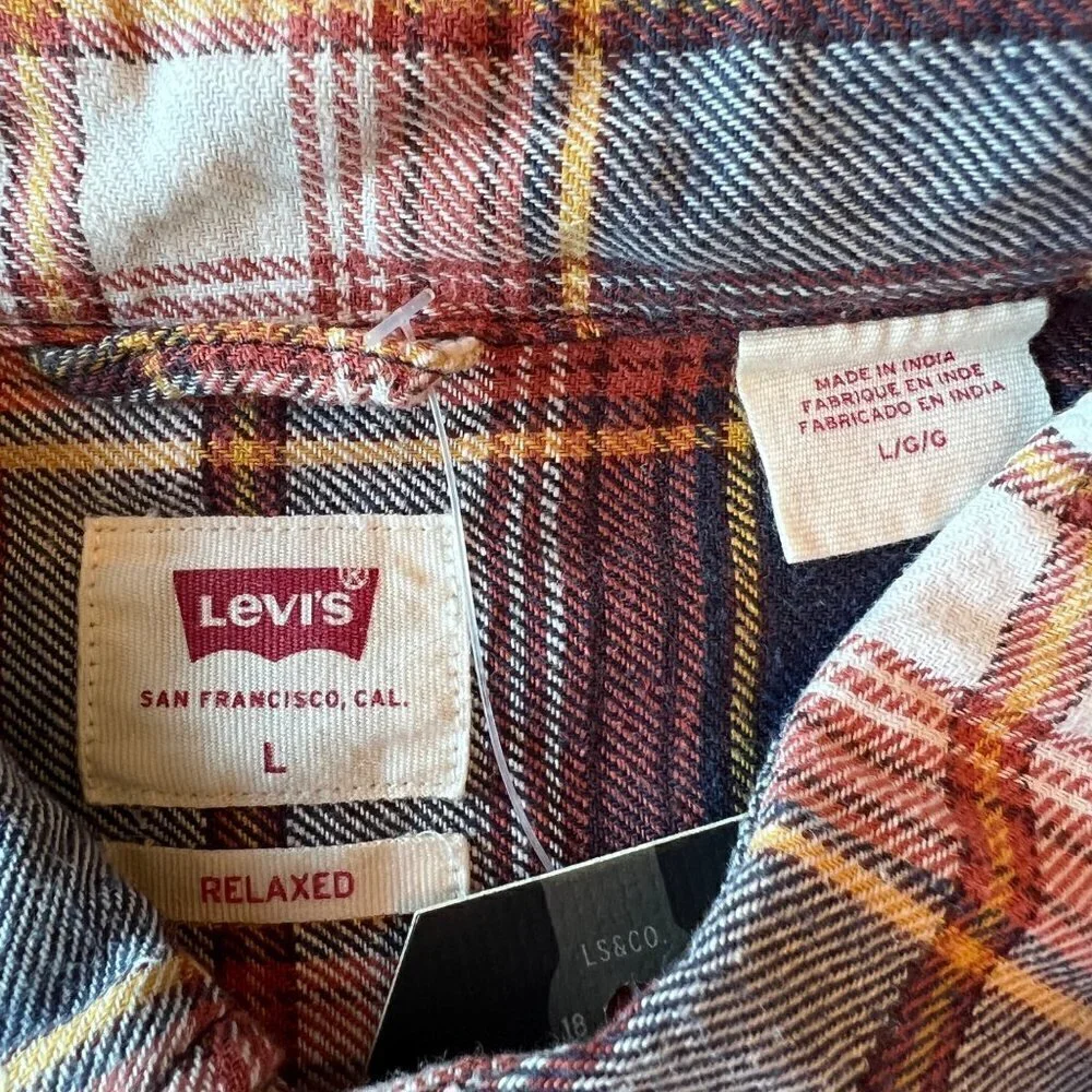 NWT Levi’s Plaid Flannel Button Front Shirt